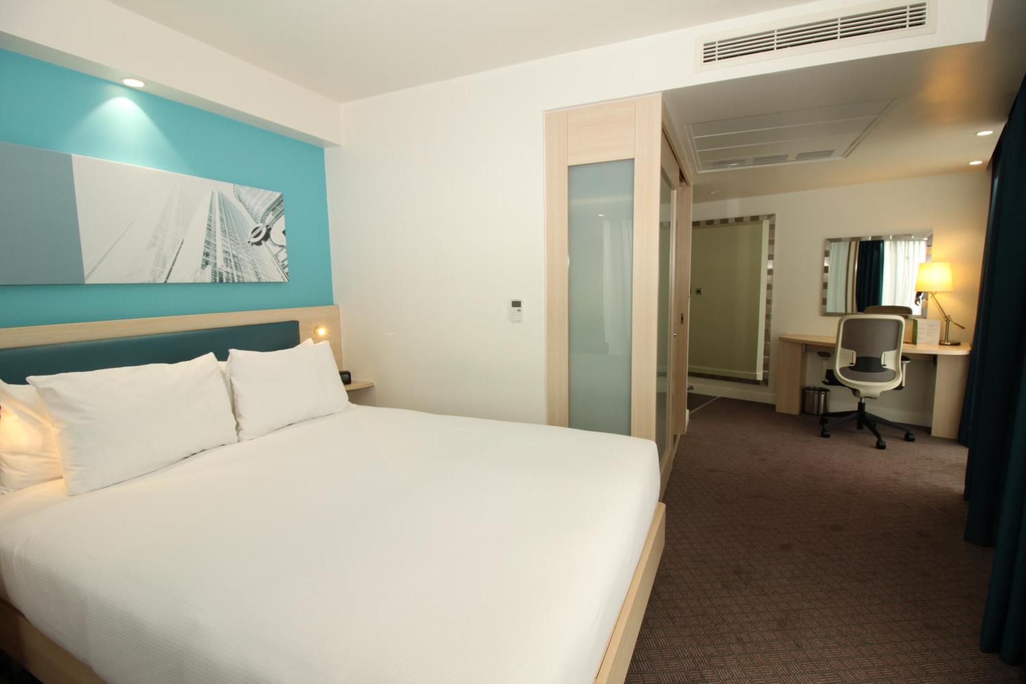 Отель Hampton By Hilton London Docklands Экстерьер фото